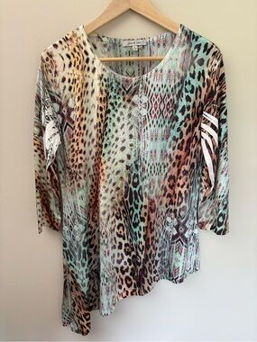 Jess & Jane Animal Print Brown Green Assymetric Hem with Slit Too Size Small